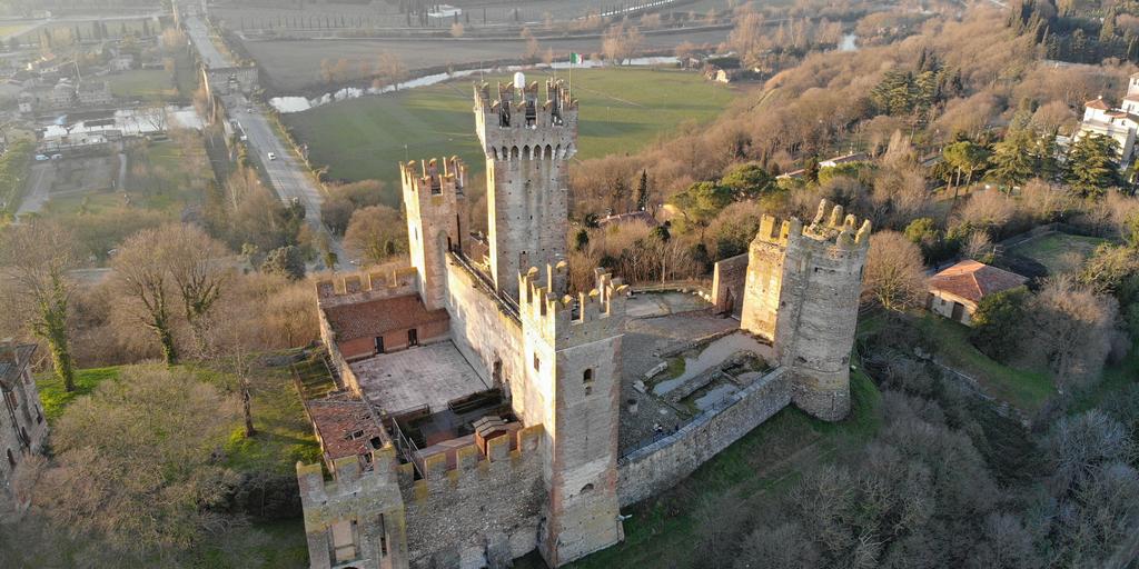 Veduta aerea del Castello di Valeggio